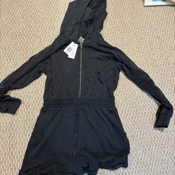L*SPACE/SIZE LARGE/BLACK HOODED ROMPER - Picture 1 of 1